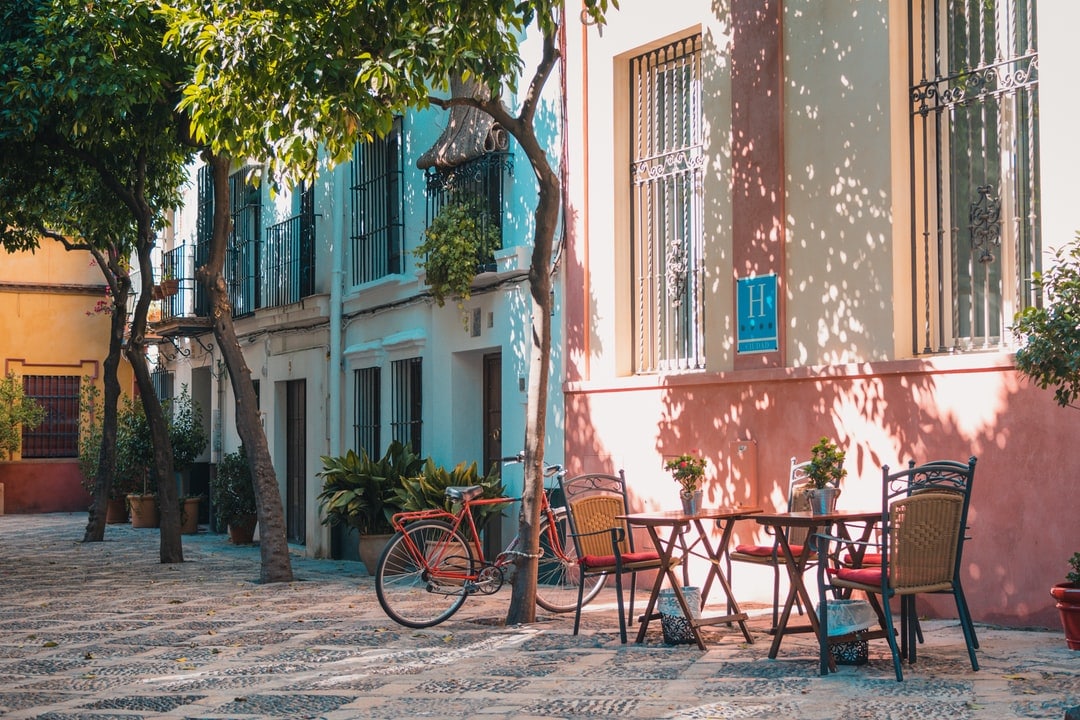 How to avoid tourist scams in Madrid Spain
