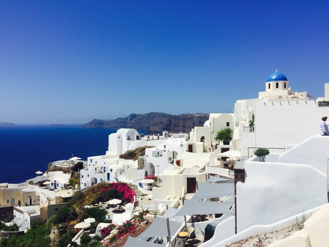 How to avoid tourist scams in Santorini Greece