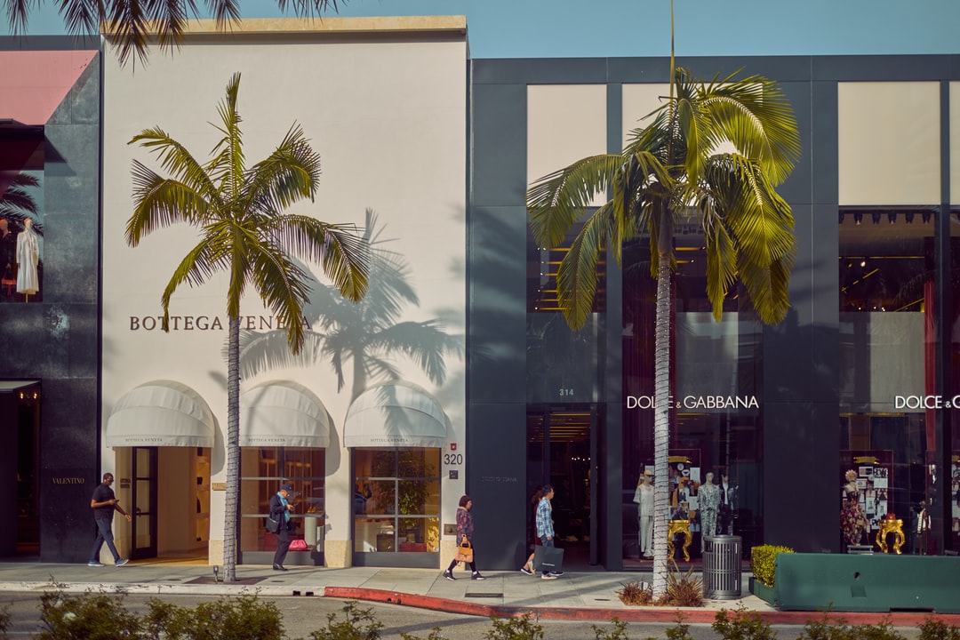 How to avoid tourist scams in Los Angeles USA