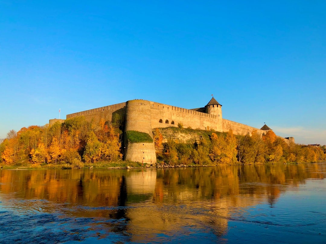 How to avoid tourist scams in Narva Estonia